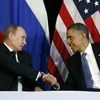 Tổng thống Nga Putin bắt tay với người đồng cấp Mỹ Obama. (Ảnh: Reuters)