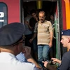 Người di cư trên một chuyến tàu bị kiểm tra tại biên giới Áo-Hungary. (Ảnh: AFP)