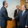 Chủ tịch Quốc hội Nguyễn Sinh Hùng gặp ông Jim Yong Kim, Chủ tịch WB. (Ảnh: Nhan Sáng/TTXVN)