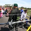 Binh sỹ gác tại cửa khẩu biên giới Venezuela-Colombia ở San Antonio de Tachira ngày 27/8. (Ảnh: AFP/TTXVN)