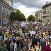 Tuần hành ủng hộ tiếp nhận người di cư tại London , Anh. (Ảnh: AFP/TTXVN)