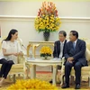 Thủ tướng Campuchia Hun Sen tiếp nữ diễn viên Angelina Jolie. (Ảnh: AFP)