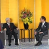 Tổng Bí thư Nguyễn Phú Trọng gặp Thống đốc tỉnh Kanagawa Kuroiwa Yuji. (Ảnh: Trí Dũng/TTXVN)