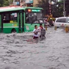 Một đoạn đường tại quận Tân Bình bị ngập sâu trong nước ngày 9/9. (Ảnh: Mạnh Linh/TTXVN)
