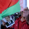 Một cử tri Belarus ủng hộ đương kim Tổng thống Alexander Lukashenko. (Ảnh: AFP)