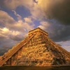 Du khách tham quan kim tự tháp cổ Chichen Itza của người Maya tại Mexico. (Nguồn: virtualtourist.com)