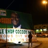 Tấm banner của một ứng viên tranh cử tổng thống ở Côte d'Ivoire. (Ảnh: AFP)