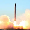 Tên lửa Imad được phóng từ một địa điểm bí mật ở Iran ngày 10/10. (Ảnh: AFP/TTXVN)