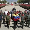 Tổng thống Venezuela Nicolás Maduro (giữa) cùng các tướng lĩnh quân đội. (Ảnh: Reuters)