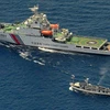 Tàu hải cảnh Trung Quốc ngăn cản tàu tiếp tế của Philippines tại khu vực Biển Đông. (Ảnh: Reuters)