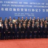 Đại diện các nước tham gia lễ ký kết thành lập AIIB. (Ảnh: AFP)