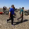 Đoàn chuyên gia Nga điều tra tại hiện trường máy bay rơi ở Hassana ngày 1/11. (Ảnh: THX/TTXVN)