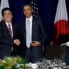 Thủ tướng Nhật Bản hội đàm với Tổng thống Mỹ bên lề Hội nghị APEC. (Ảnh: Reuters)