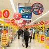 Người dân mua sắm tại một siêu thị ở Anh. (Nguồn: theguardian.com)