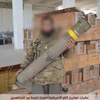 Một tay súng của Mặt trận Al-Nusra cầm loại tên lửa chống tăng TOW do Mỹ sản xuất. (Nguồn: frontpagemag.com)