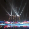 Khu vịnh Marina rực rỡ trong ánh đèn chào đón Năm mới. (Ảnh: Mỹ Bình-Lê Hải/Vietnam+)