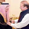 Thủ tướng Pakistan Nawar Sharif (phải) và Ngoại trưởng Saudi Arabia Al-Jubeir. (Nguồn: INP)