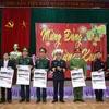 Bộ Tư lệnh Vùng 3 hải quân tặng quà Tết cho quân dân huyện đảo Cồn Cỏ (Quảng Trị). (Ảnh: Trần Lê/Vietnam+)