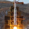 Triều Tiên phóng tên lửa tầm xa. (Nguồn: businessinsider.com)