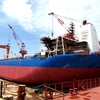 Hoàn thiện tàu chở dầu 104.000 tấn tại Công ty Công nghiệp Tàu thủy Dung Quất. (Ảnh: TTXVN)