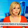 CNN cho chạy dòng tin có nội dung Australia đang xây hàng rào biên giới với Slovenia. (Nguồn: mashable.com)