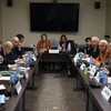 Đặc phái viên Liên hợp quốc về Syria Staffan de Mistura gặp đại diện nhóm đối lập tại Geneva ngày 16/3. (Nguồn: AFP/TTXVN)