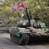 Xe tăng của lực lượng ly khai rời thị trấn Novoazovsk ở khu vực Donetsk ngày 21/10. (Nguồn: AFP/TTXVN)