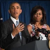 Tổng thống Mỹ Barack Obama và đệ nhất phu nhân Michelle Obama (phải) phát biểu trong chuyến thăm Đại sứ quán Mỹ ở La Habana. (Nguồn: AFP/TTXVN)