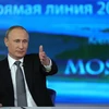 Tổng thống Nga Vladimir Putin trả lời trực tuyến người dân. (Nguồn: AFP/TTXVN)