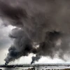 Vụ nổ kinh hoàng tại nhà máy lọc dầu Mexico Pexmex. (Nguồn: AFP)
