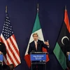 Từ trái sang: Thủ tướng Libya Fayez al-Sarraj, Ngoại trưởng Mỹ John Kerry và Ngoại trưởng Italy Paolo Gentiloni trong cuộc họp báo sau hội nghị ở Vienna, ngày 16/5. (Nguồn: EPA/TTXVN)