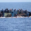 Giây phút con tàu bị lật. (Nguồn: AFP)