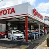 Các mẫu xe ôtô mới của hãng Toyota trưng bày tại một cửa hàng ở Sydney, Australia. (Ảnh: AFP/TTXVN)