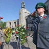 Một cựu chiến binh tham dự lễ kỷ niệm chiến thắng phátxít và kết thúc Chiến tranh thế giới thứ hai tổ chức tại công viên Tiergarten, Berlin. (Nguồn: Reuters)