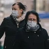 Người dân đeo khẩu trang phòng lây nhiễm COVID-19 tại Moskva, Nga. (Ảnh: THX/TTXVN)