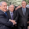 Từ trái sang: Thủ tướng Israel Benjamin Netanyahu, Tổng thống Israel Reuven Rivlin và Thủ lĩnh đảng Xanh-Trắng Benny Gantz tại cuộc gặp ở Jerusalem. (Ảnh: AFP/TTXVN)