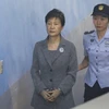 Cựu Tổng thống Hàn Quốc Park Geun-hye được đưa tới phiên tòa ở Seoul ngày 24/8/2018. (Ảnh: Yonhap/TTXVN)