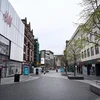 Các cửa hàng đóng cửa do dịch COVID-19 tại Liverpool, Anh ngày 18/4/2020. (Ảnh: AFP/TTXVN)