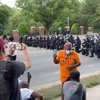 Mỹ: Hàng chục cảnh sát quỳ gối ủng hộ người biểu tình vì George Floyd