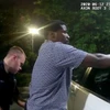 Rayshard Brooks bị cảnh sát khám xét trước khi bị bắn chết. (Nguồn: abcnews.go.com)