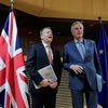 Trưởng đoàn đàm phán EU Michel Barnier (phải) và người đồng cấp Anh David Frost (trái) tại vòng đàm phán thứ nhất về thỏa thuận thương mại hậu Brexit ở Brussels, Bỉ ngày 2/3/2020. (Ảnh: AFP/TTXVN)