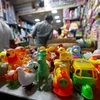 Một cửa hàng bán đồ chơi Trung Quốc ở Kolkata, Ấn Độ. (Nguồn: Reuters)