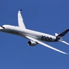 Máy bay A350-1000 của hãng Airbus bay trình diễn tại Triển lãm hàng không quốc tế Paris ở sân bay Le Bourget, Pháp, ngày 17/6/2019. (Ảnh: THX/TTXVN)