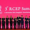 Thủ tướng Nguyễn Xuân Phúc (thứ 8, bên phải) và lãnh đạo các nước thành viên Hiệp định Đối tác Kinh tế Toàn diện khu vực (RCEP) chụp ảnh chung tại Hội nghị thượng đỉnh RCEP lần thứ 3 ở Bangkok, Thái Lan, ngày 4/11/2019. (Ảnh: AFP/TTXVN)