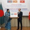 Trao vật tư y tế hỗ trợ Bangladesh và Sri Lanka phòng, chống dịch
