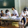 Khám sàn lọc và tiêm vắc xin phòng bệnh bạch hầu cho trẻ trong khu dân cư có bệnh nhân mắc bạch hầu tại huyện Lắk. (Ảnh: Tuấn Anh/TTXVN)