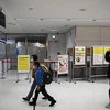 Hành khách tới khu vực kiểm dịch tại sân bay Narita, Nhật Bản, ngày 23/1/2020. (Ảnh: AFP/TTXVN)