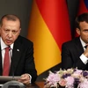 Tổng thống Pháp Emmanuel Macron và người đồng cấp Thổ Nhĩ Kỳ Recep Tayyip Erdogan. (Nguồn: AP)