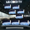 Tivi OLED của LG được trưng bày tại một triển lãm ở Las Vegas, bang Nevada (Mỹ). (Ảnh: AFP/TTXVN)