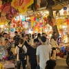 Hà Nội: Chuyện “thu phí chụp ảnh” tại phố bán đồ Trung Thu Hàng Mã